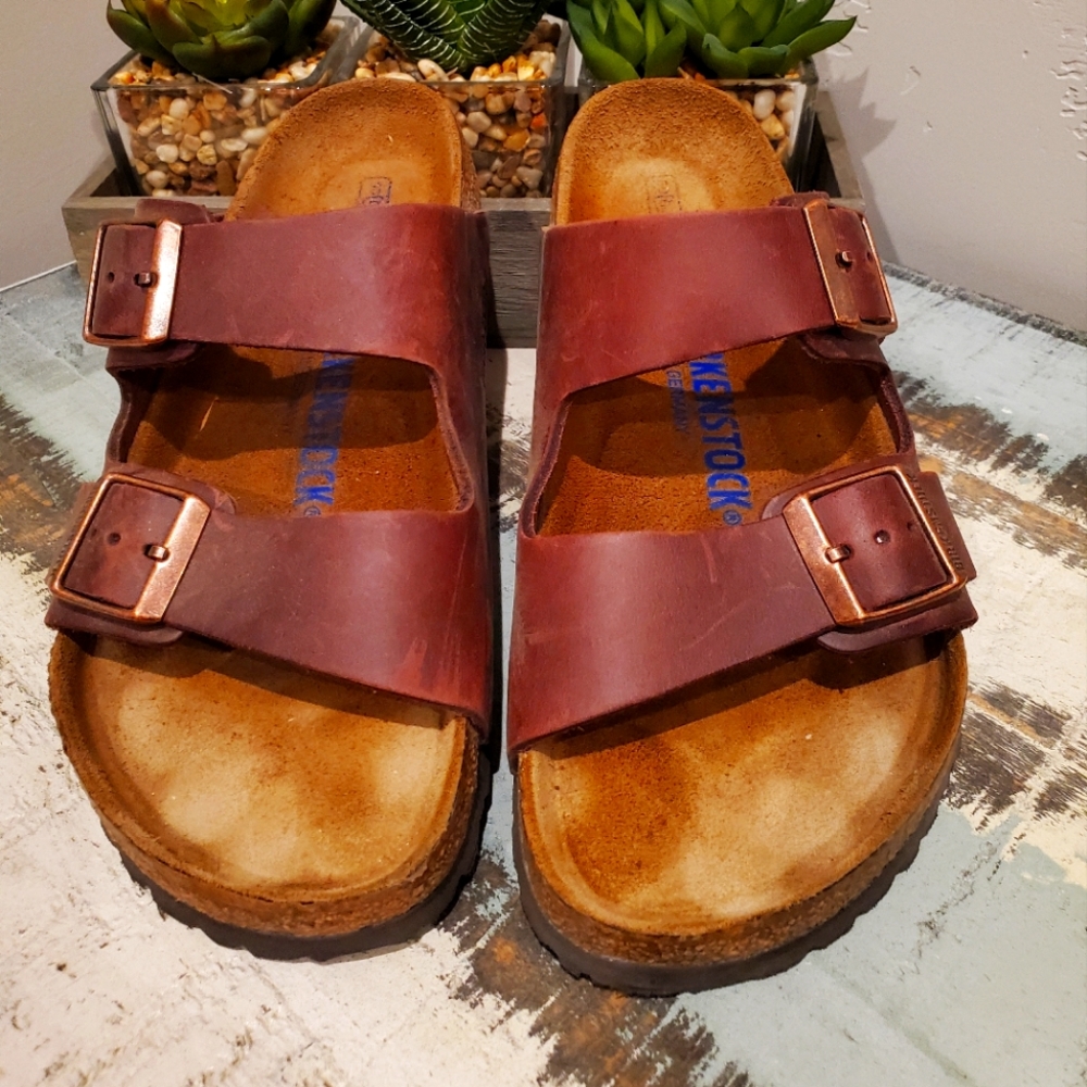 BIRKENSTOCK SANDALS. Size 36. Brown.